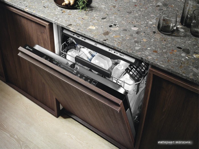 Встраиваемая посудомоечная машина Electrolux EEM69310L
