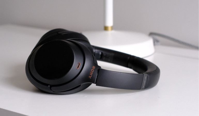 Наушники Sony WH-1000XM4 (черный)
