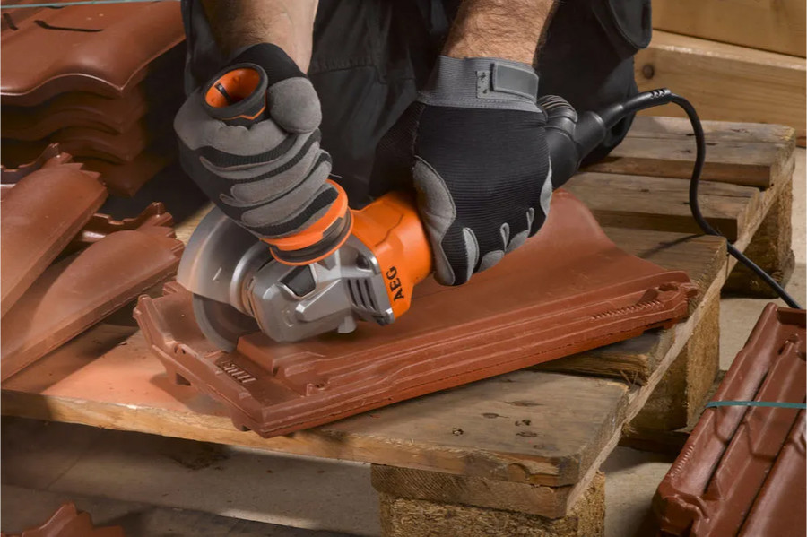 Угловая шлифмашина AEG Powertools WS 13-125 SXE [4935451309]