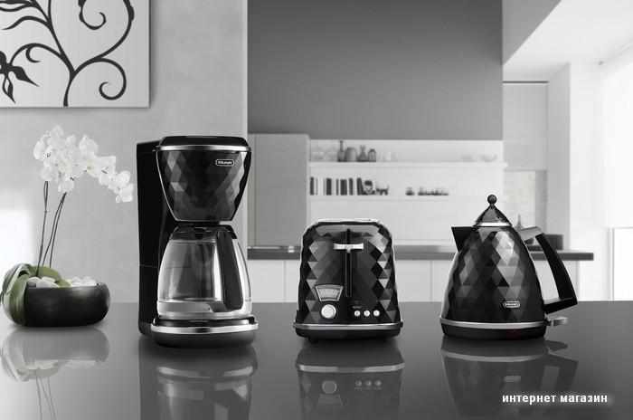 Чайник DeLonghi KBJ 2001.BK
