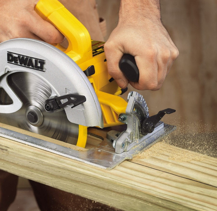 Дисковая пила DeWalt DWE575