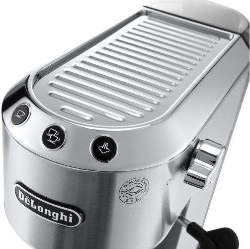 Рожковая помповая кофеварка DeLonghi Dedica EC 685.M