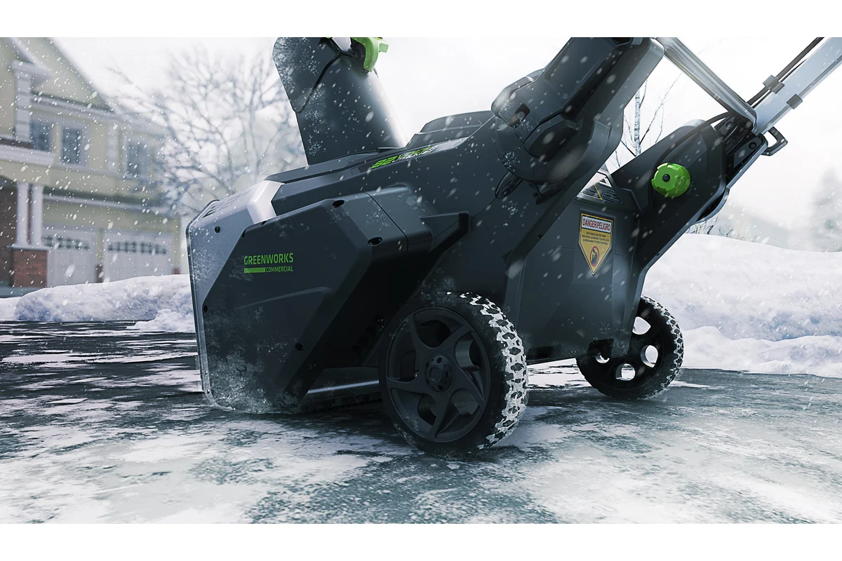 Снегоуборщик Greenworks GD82ST (с АКБ 5 А/ч)