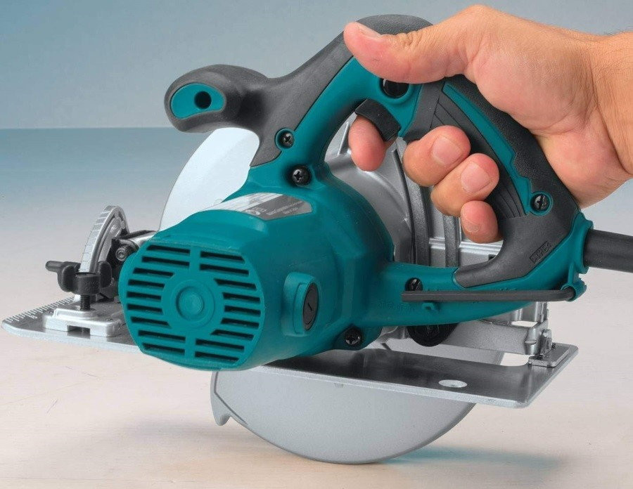 Дисковая пила Makita HS7600