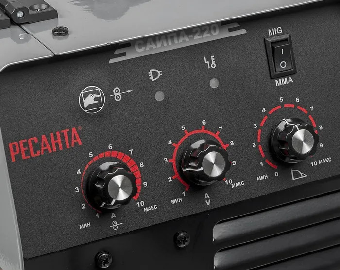Сварочный инвертор Ресанта САИПА-220