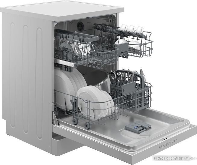 Отдельностоящая посудомоечная машина Hotpoint-Ariston HF 4C86