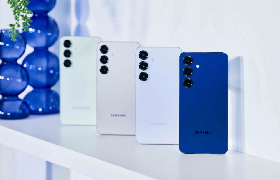 Смартфон Samsung Galaxy S25 SM-S931B 12GB/512GB (голубой)