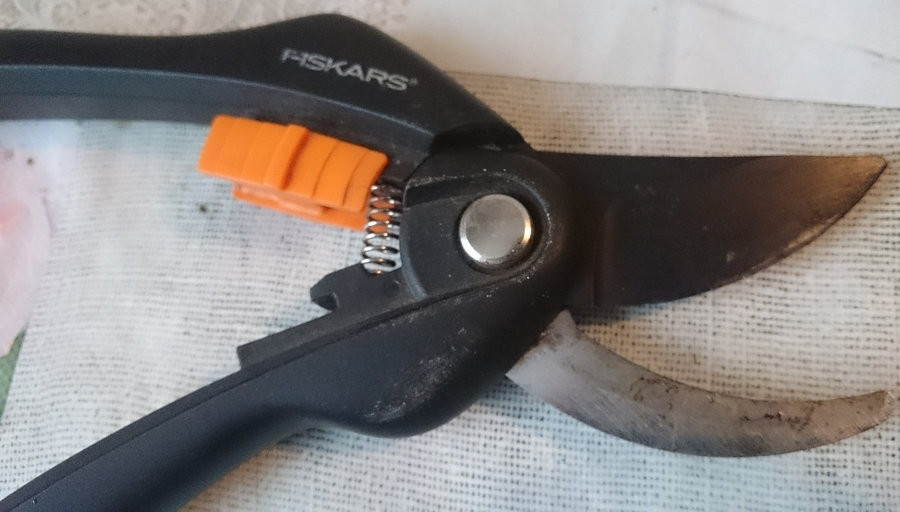 Секатор Fiskars SingleStep 1000567