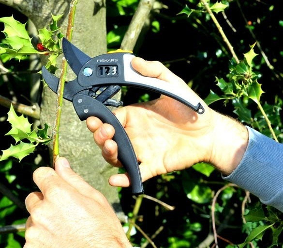 Секатор Fiskars PowerStep P83 1000575