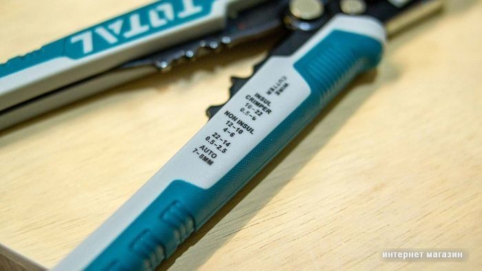 Клещи для снятия изоляции Total THT15246