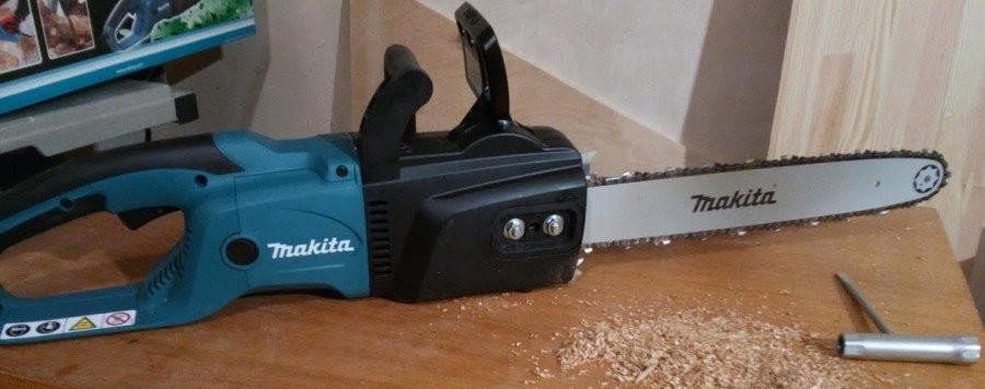 Электрическая пила Makita UC4550A