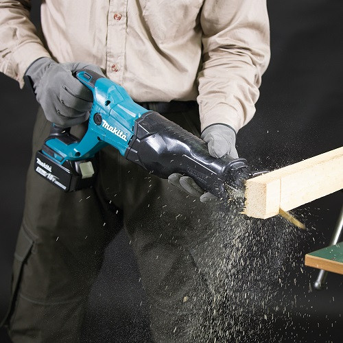 Сабельная пила Makita DJR186Z