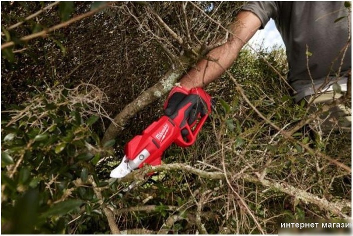 Секатор Milwaukee M12BLPRS-0 4933480114 (без АКБ)