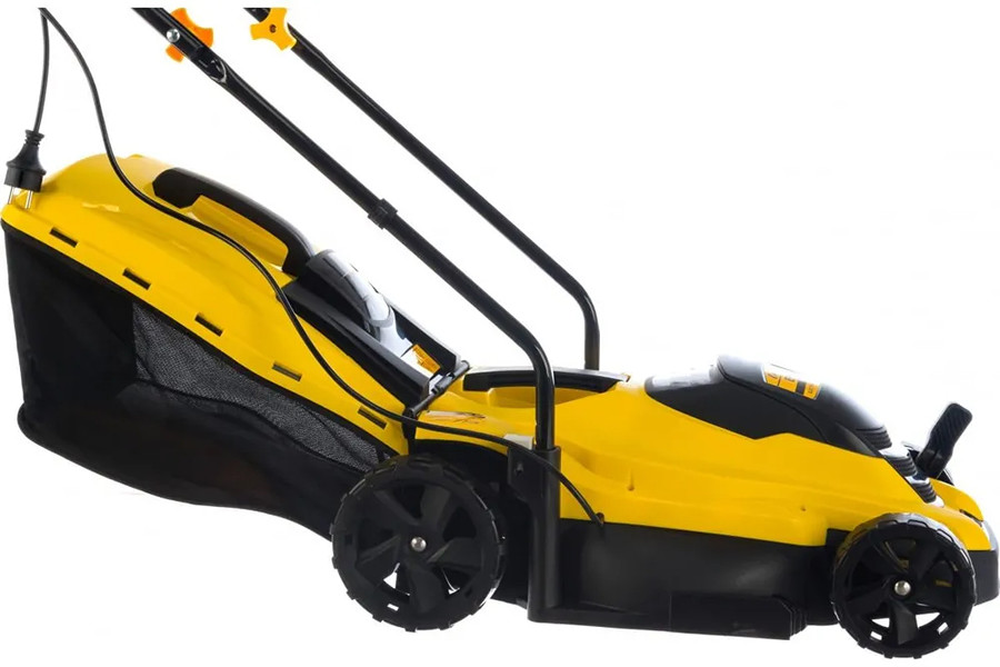 Колёсная газонокосилка Champion EM3313