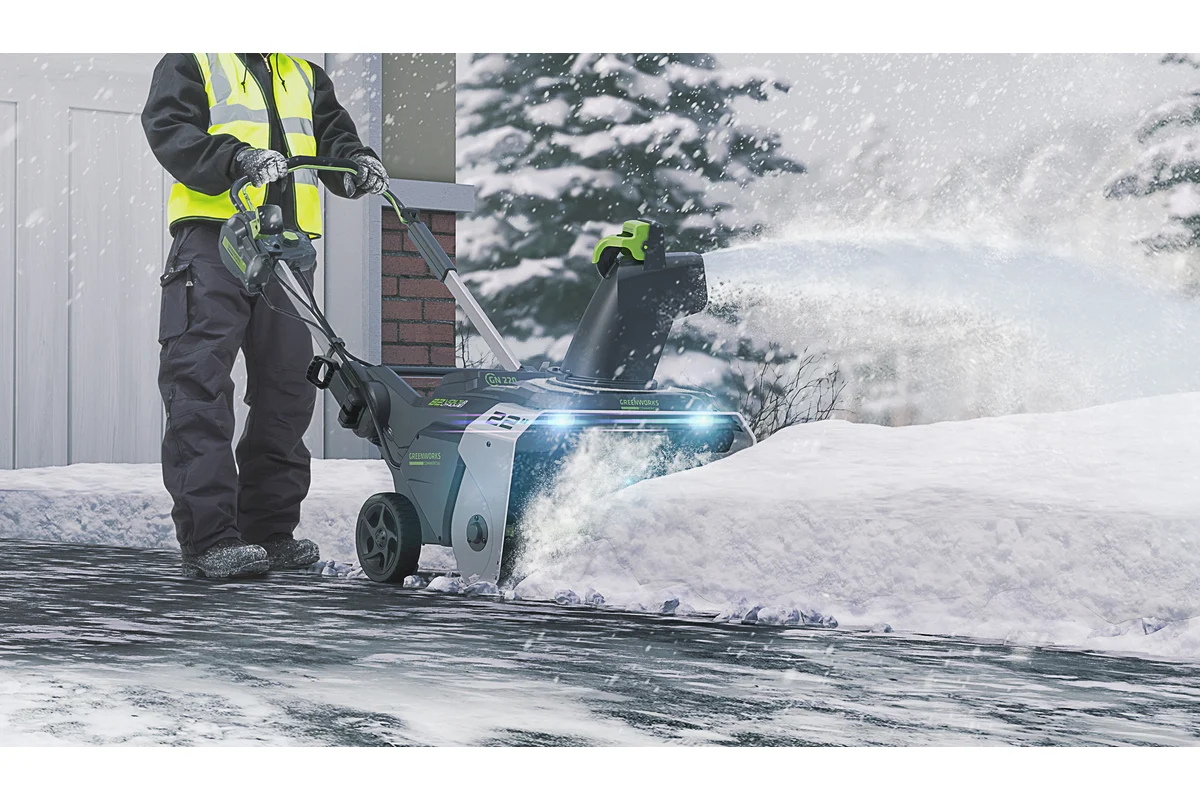 Снегоуборщик Greenworks GD82ST (без АКБ)