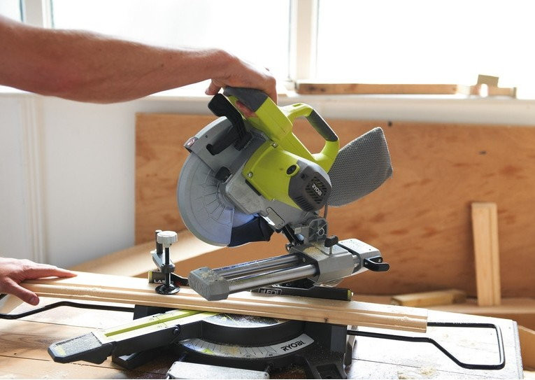 Дисковая пила Ryobi EMS216L