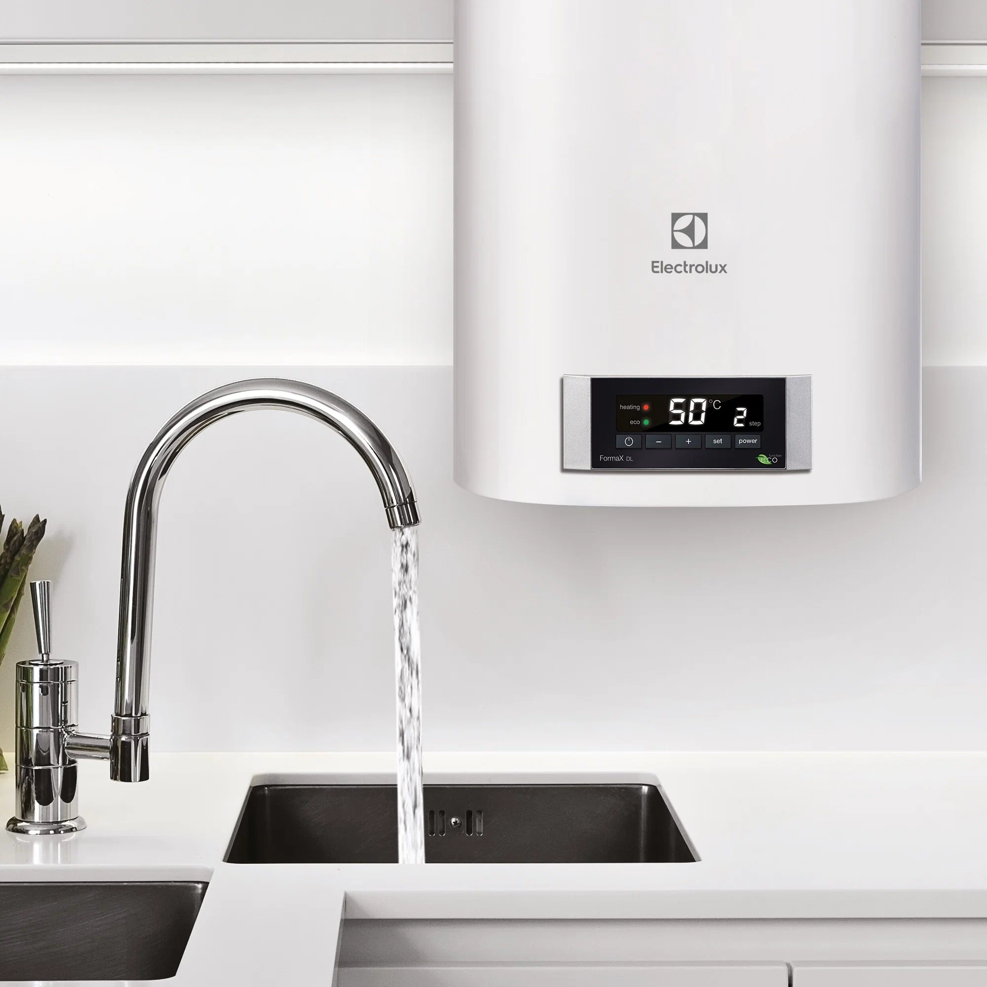 Накопительный электрический водонагреватель Electrolux EWH 80 Formax DL