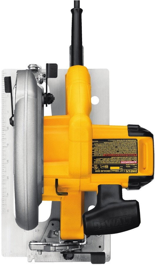 Дисковая пила DeWalt DWE575