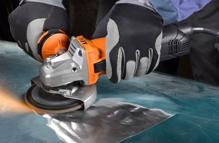 Угловая шлифмашина AEG Powertools WS 13-125 XE