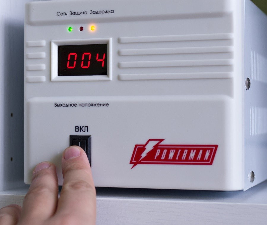 Стабилизатор напряжения Powerman AVS 500A