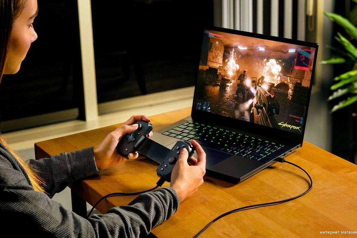 Геймпад для смартфона Razer Kishi V2 для Android и iPhone 15 серии