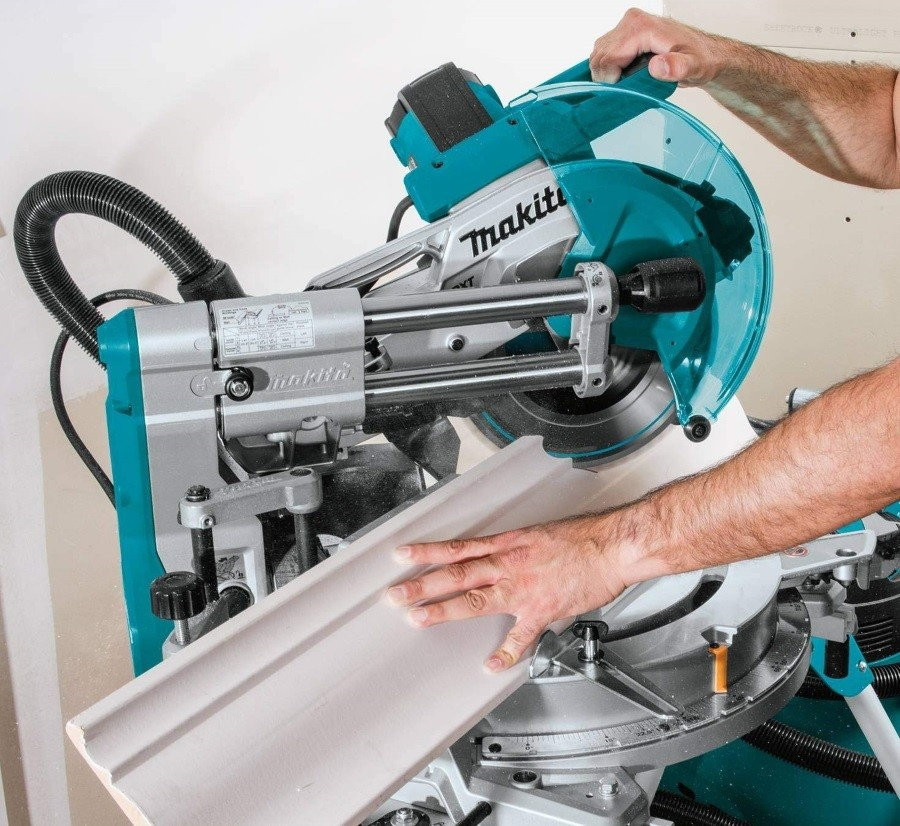 Торцовочная пила Makita LS1019L