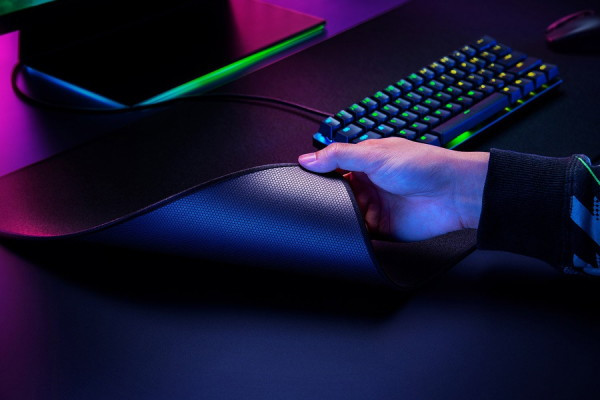 Коврик для мыши Razer Strider Large