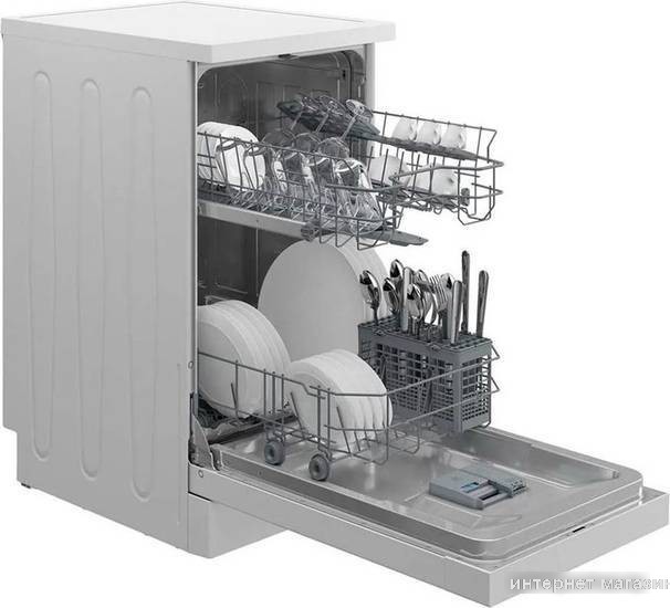Отдельностоящая посудомоечная машина Hotpoint-Ariston HFS 1C57 S