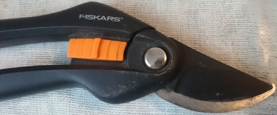 Секатор Fiskars SingleStep 1000567