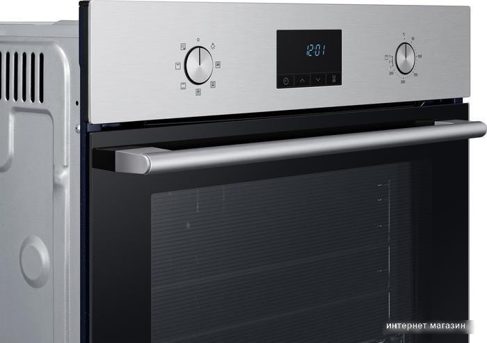 Электрический духовой шкаф Samsung NV68A1145RS