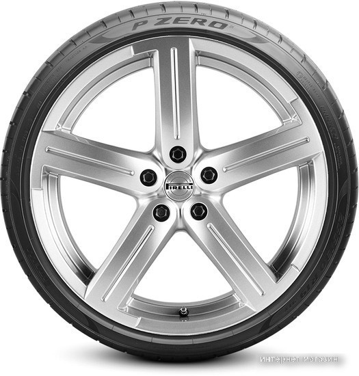 Pirelli P Zero PZ4 245/40R20 99Y (run-flat)