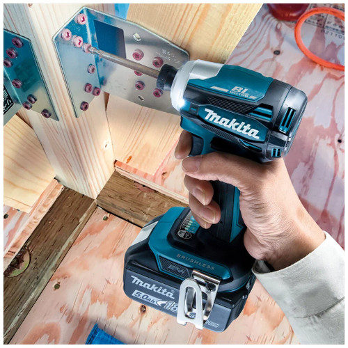 Винтоверт Makita DTD172RTJ (с 2-мя АКБ 5 Ah, кейс)