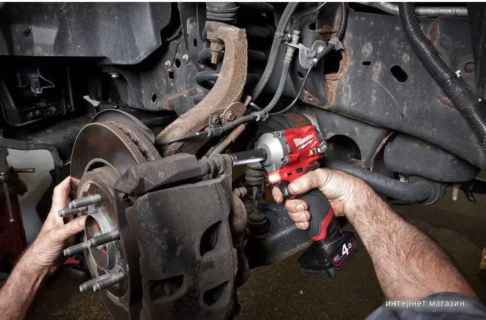 Гайковерт Milwaukee M12 FIW38-422X 4933464613 (с 2-мя АКБ, кейс)
