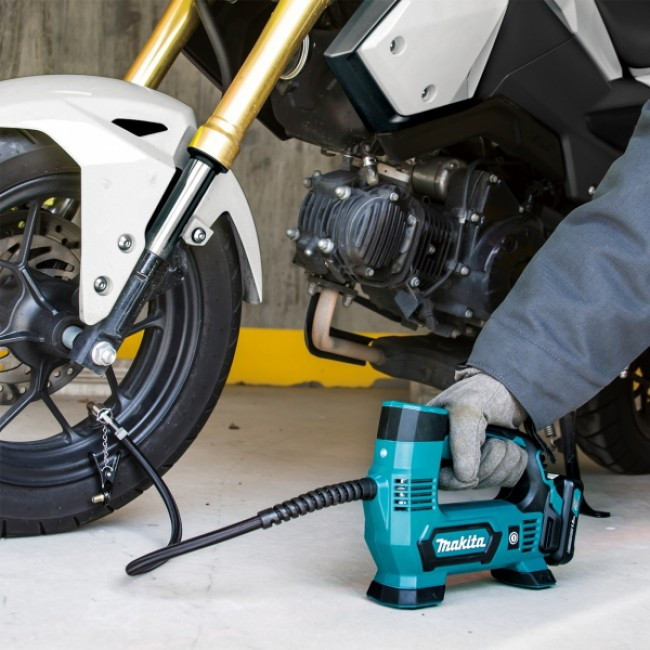 Автомобильный компрессор Makita MP100DZ