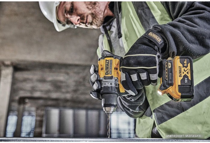 Дрель-шуруповерт DeWalt DCD800NT (без АКБ, кейс)
