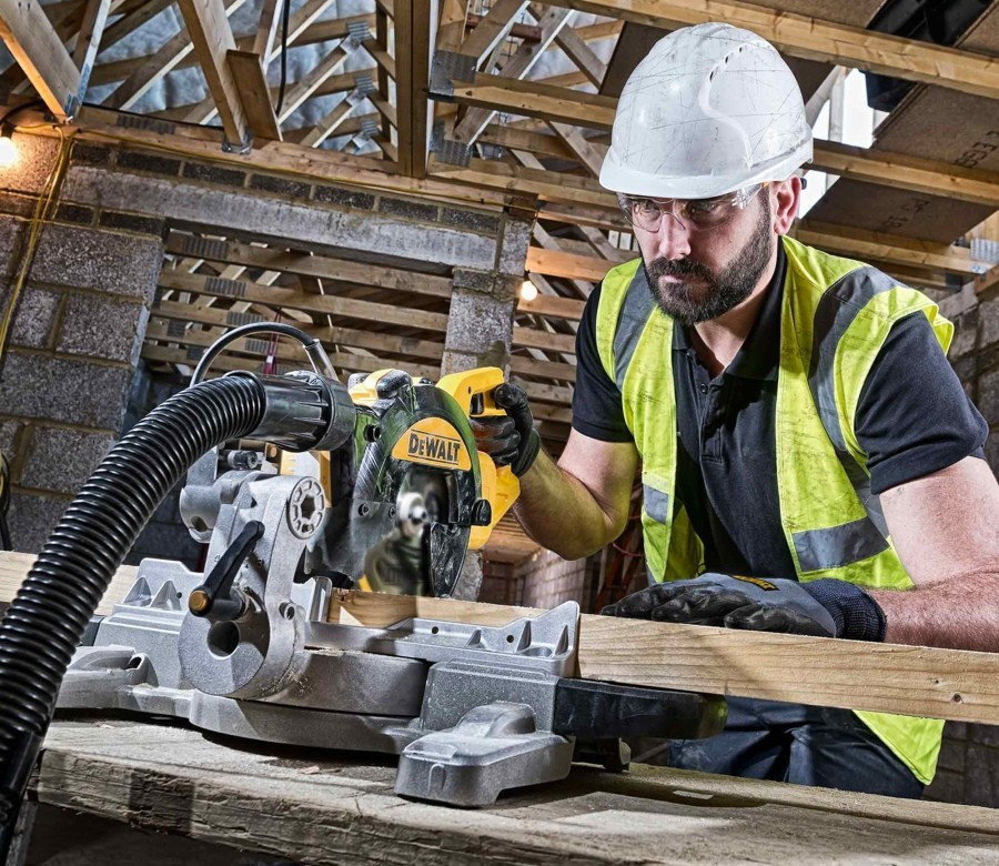 Дисковая пила DeWalt DWS774