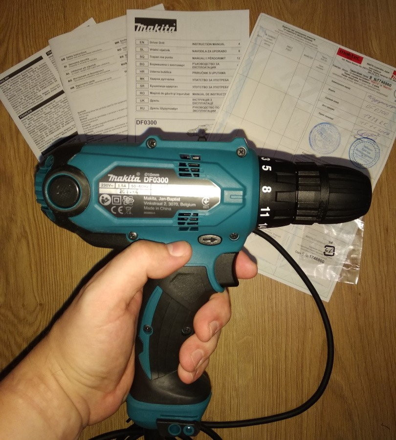Дрель-шуруповерт Makita DF0300