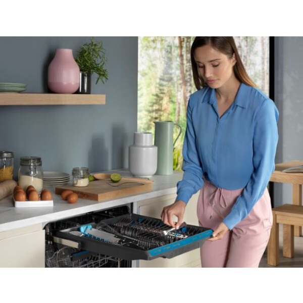 Встраиваемая посудомоечная машина Electrolux EES48200L