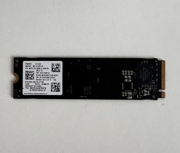 SSD накопитель Samsung 512 ГБ PM9B1 MZVL4512HBLU-00BTW (уценка)