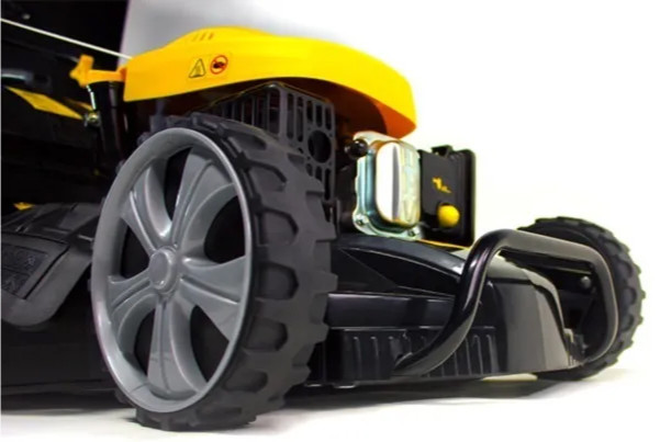 Колёсная газонокосилка Champion LM5345