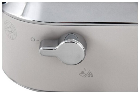 Рожковая помповая кофеварка DeLonghi Dedica EC 685.W