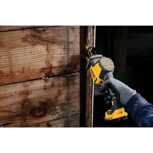Сабельная пила DeWalt DCS312D2 (с 2-мя АКБ, кейс)