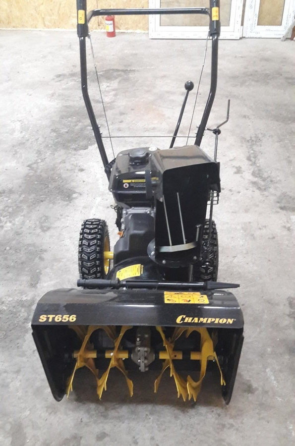 Снегоуборщик Champion ST656