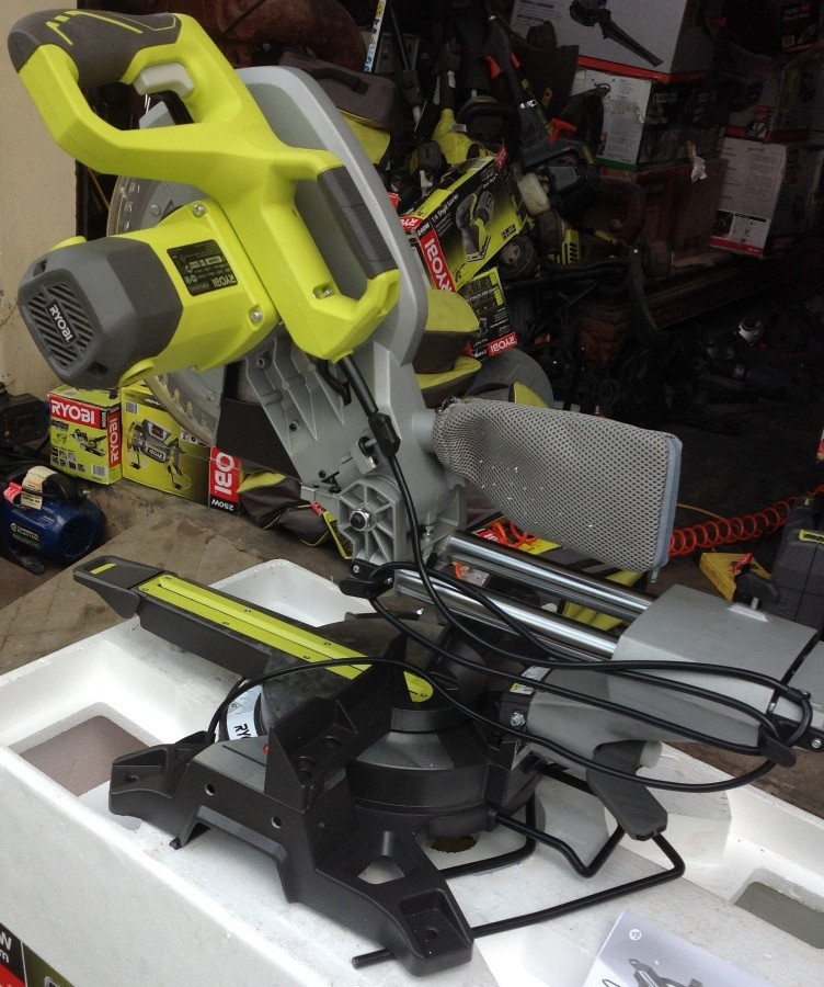 Торцовочная пила Ryobi EMS305RG