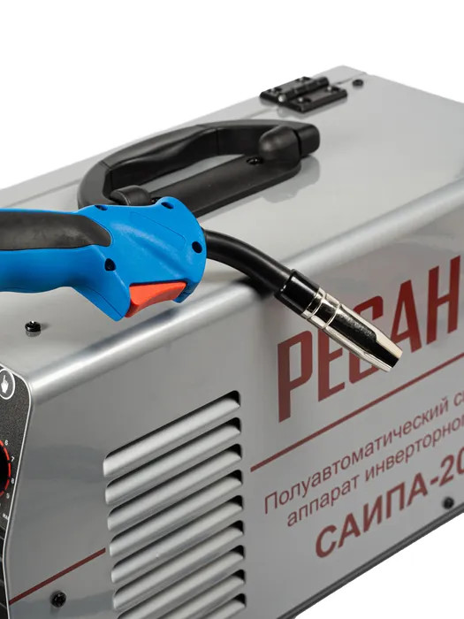 Сварочный инвертор Ресанта САИПА-200
