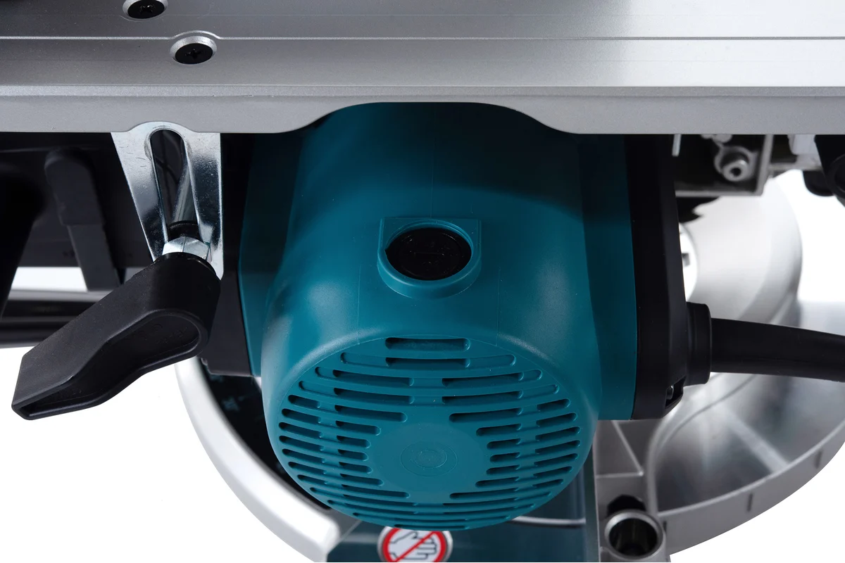 Дисковая пила Makita LH1040