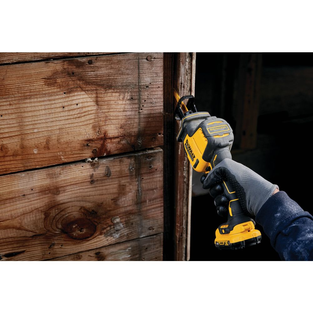 Сабельная пила DeWalt DCS312NT (без АКБ, кейс)