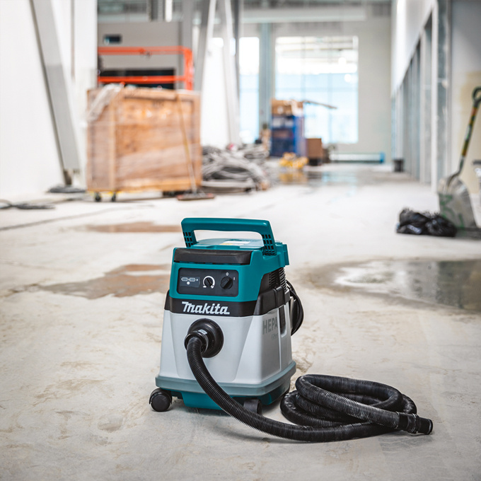 Пылесос Makita DVC150LZ (без АКБ и ЗУ)