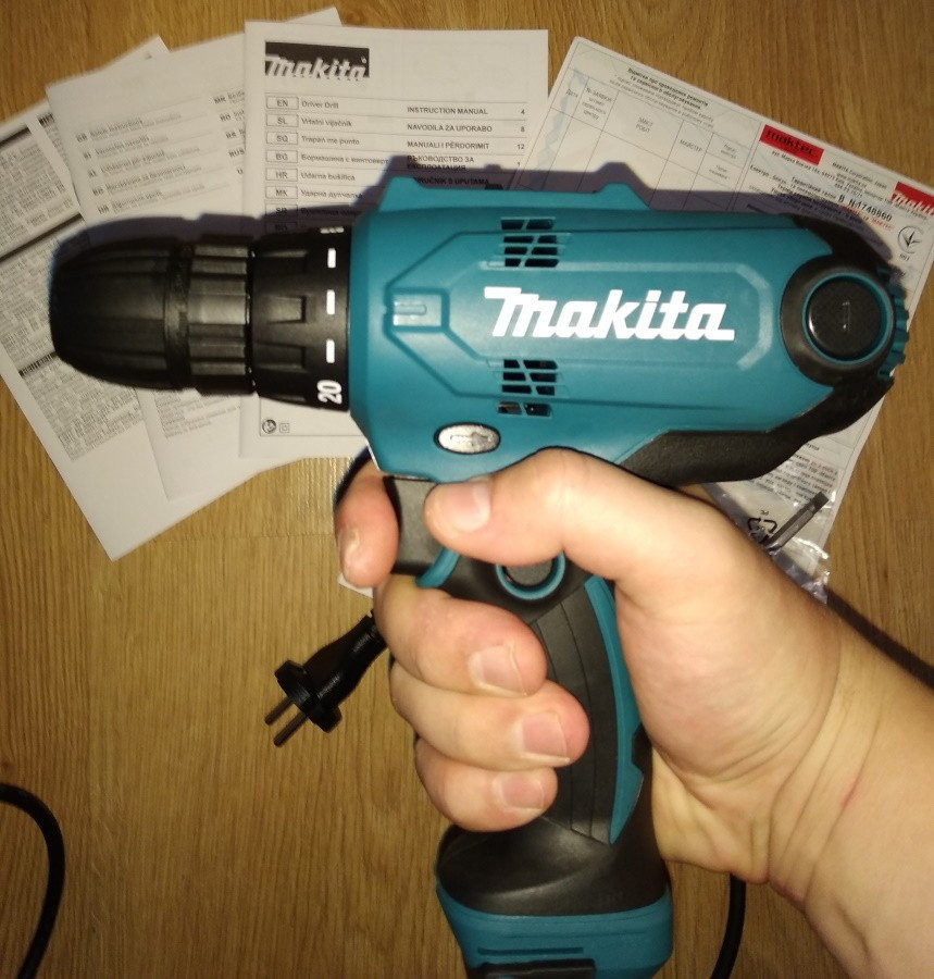 Дрель-шуруповерт Makita DF0300