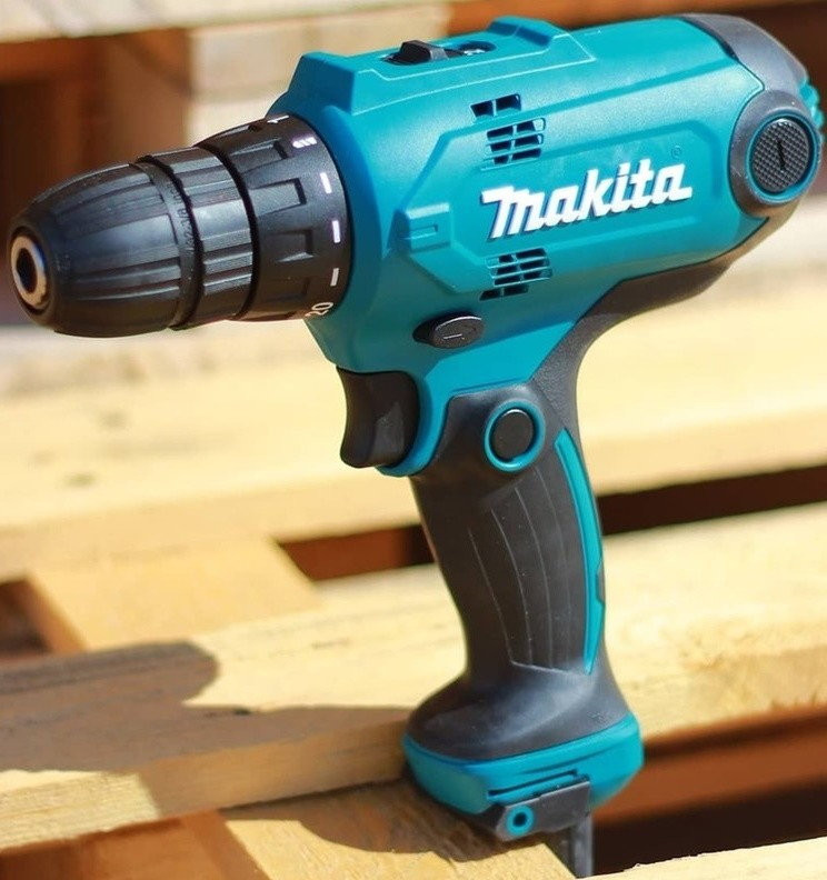 Дрель-шуруповерт Makita DF0300